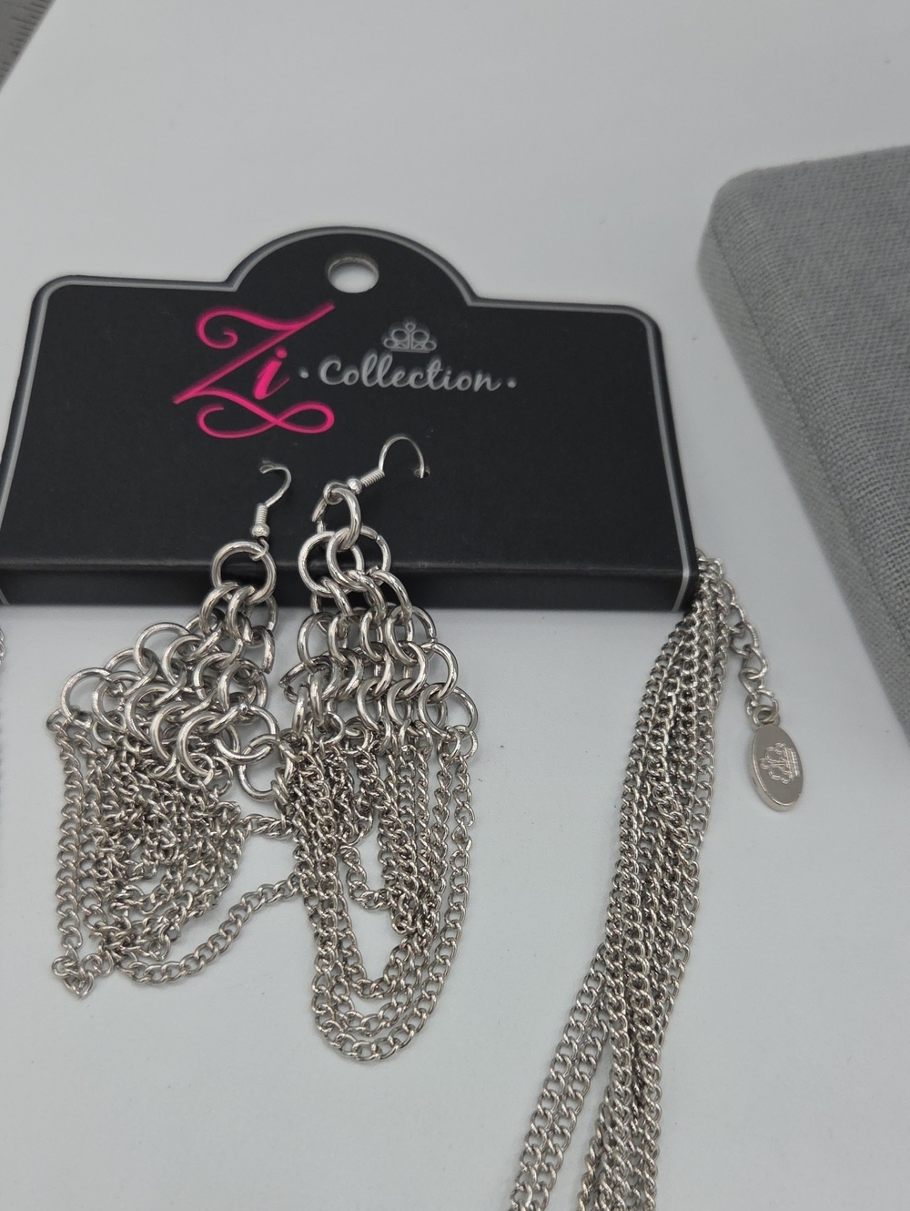 5 for $25! Paparazzi Defiant Zi Collection Silver Tone Chainmail Necklace - Picture 2 of 3